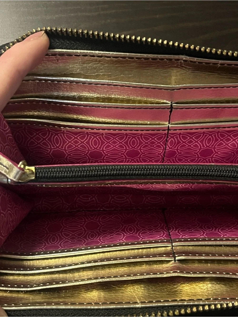 GUC Stella & Dot Snakeskin Print Zip Around Tassel Wallet